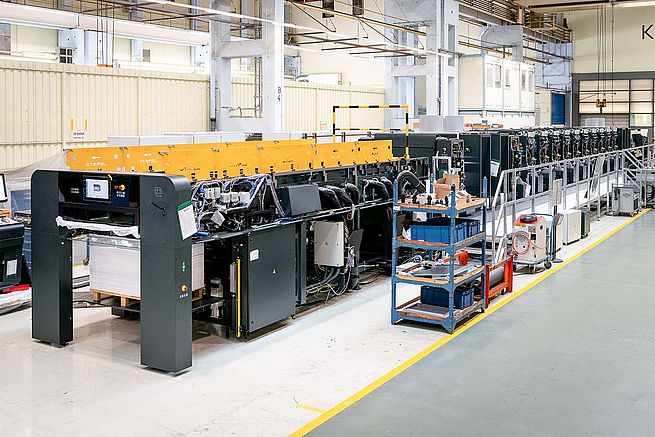 Photo 5: Ultra-long packaging press